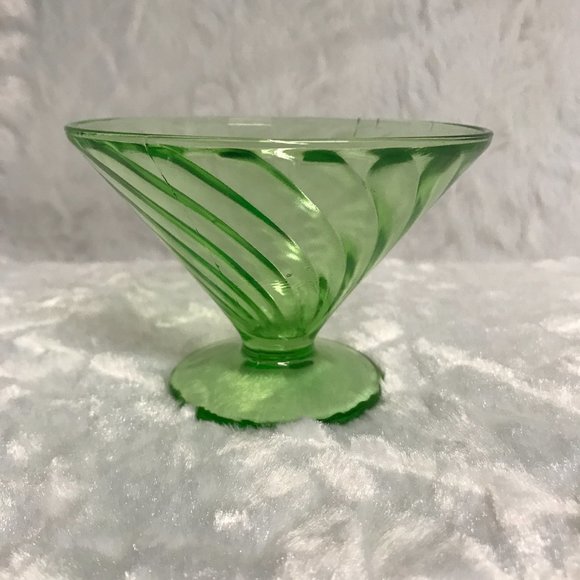 Vaseline Uranium Federal Glass Swirl Dessert Cup #52 - Picture 5 of 7